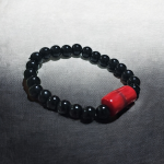 اسورة عقيق اسود بقطعة من حجر المرجان الطبيعي