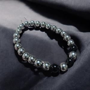 اسورة هيماتيت مزينة بثلاث خرزات عقيق اسود