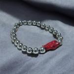 اسورة هيماتيت مزينة بحجر المرجان الأحمر الطبيعي